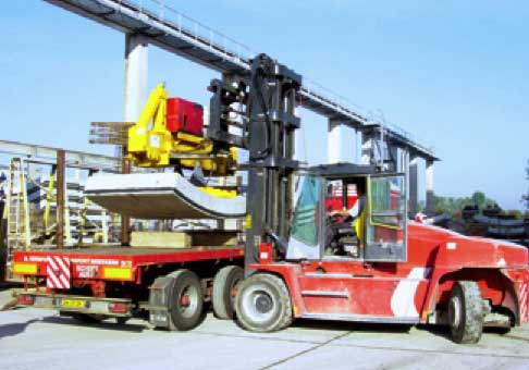 SST Schwerlaststapler im Einsatz SST Schwerlaststapler im Einsatz